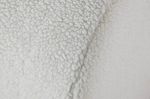 Fotel w stylu Japandi Teddy Boucle biały - Item International 5