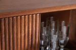 Komoda Gatsby barek na wino 125 cm drewno mango - Invicta Interior 5