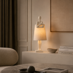 Lampa stołowa Figura Lumiere biała - Item International 2