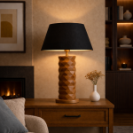 Lampa stołowa Monarch z drewna mango  - Item International 2