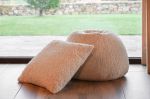 Puf poduszka Kula boucle Cush beżowa - Item International 2