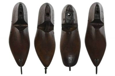 Wieszak ścienny drewniany Shoe  - Item International