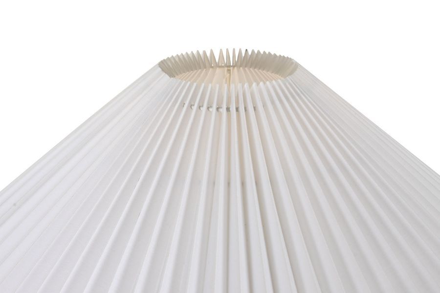 Lampa podłogowa biała z plisowanym kloszem - Item International