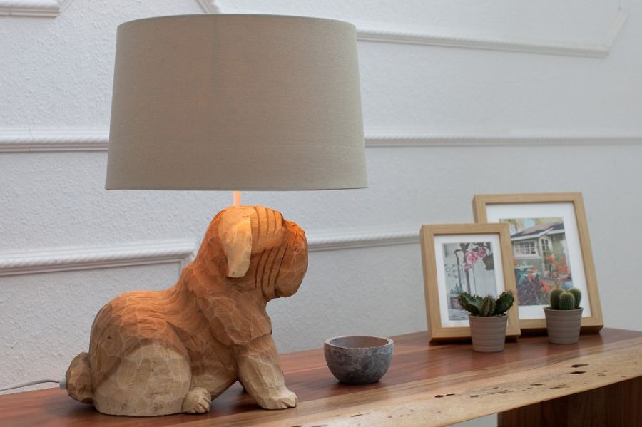 Lampa stołowa Dog drewniana  - Invicta Interior