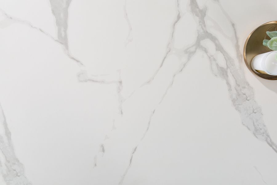 Ława ceramiczna Symbiose Euphoria jasny marmur - Invicta Interior