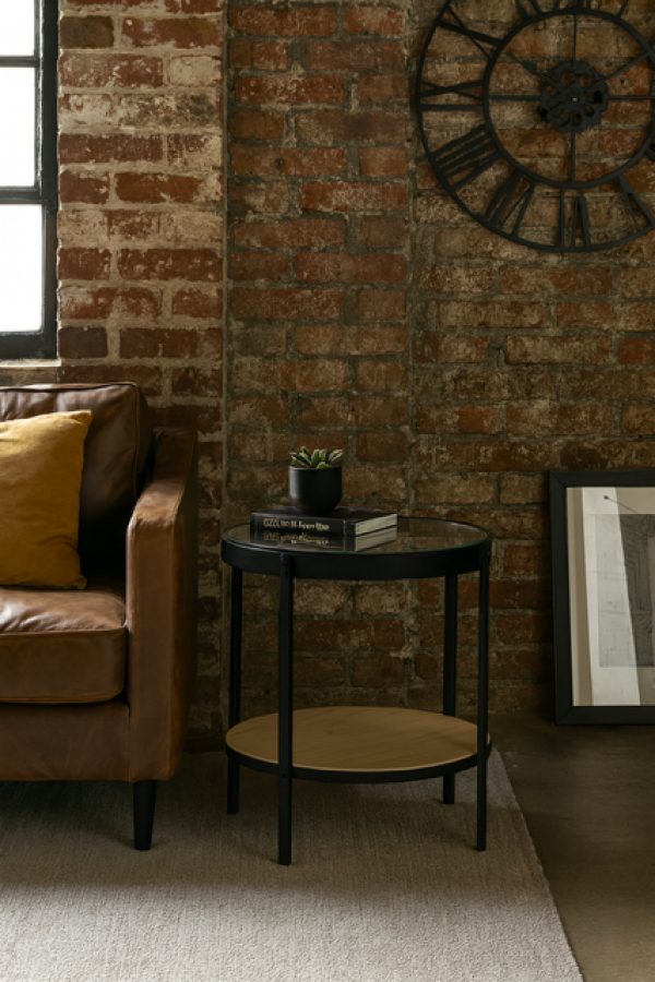 Stolik z mechanicznym zegarem