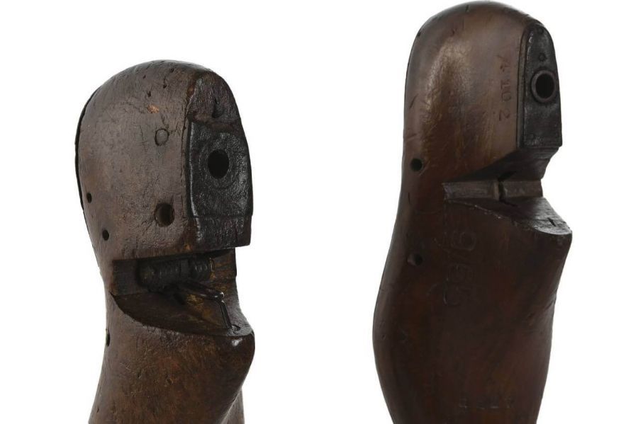 Wieszak ścienny drewniany Shoe  - Item International